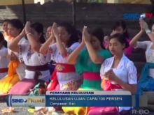 Siswa SMA di Bali Rayakan Kelulusan Dengan Sembahyang