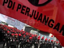 Massa PDIP Geruduk Kantor Tv One Jakarta