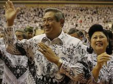 SBY dan Keluarga Kompak Pakai Batik saat Nyoblos