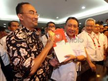 Tim Prabowo-Hatta Serahkan 60 Alat Bukti Kecurangan ke MK