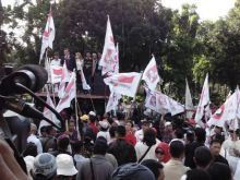 Kedatangan Prabowo-Hatta di MK Disambut Ribuan Pendukung