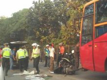 Seorang Pemotor Tewas Digilas Bus Transjakarta