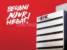 Hakim PTUN Medan yang Ditangkap Tiba di Gedung KPK