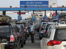 Ribuan Kendaraan Membludak di Pintu Masuk Pelabuhan Merak