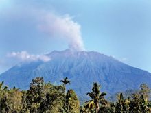 12 Kecamatan Terpapar Abu Vulkanik Gunung Raung
