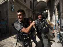 Polisi Israel dan Pemuda Palestina Bentrok di Yerusalem