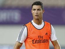 Potong Rambut, Ronaldo Minta Tolong Fans