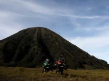 Kawasaki Versys-X 250 Taklukkan Pasir Berbisik Gunung Bromo