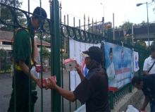 Pemuda Perindo Bagikan Takjil Gratis di Stasiun Duren Kalibata