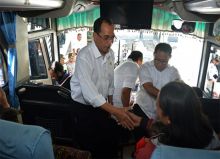 Menhub Budi Karya Tinjau Kondisi Bus di Terminal Purabaya