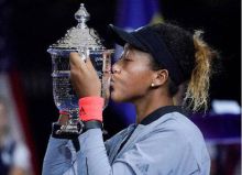 Kalahkan Serena, Osaka Raih Trofi US Open 2018