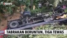 Diduga Rem Blong, Truk Gandeng Tabrak Mobil & Motor 3 Orang Tewas