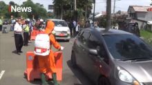 Rencana PSBB di Bogor, Petugas Semprot Disinfektan di Jalur Puncak