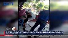 Petugas Evakuasi Wanita Pingsan Diduga Corona, Ternyata Kelelahan