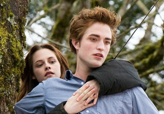 Robert Pattinson Heran Kenapa Orang-Orang Suka Film Twilight