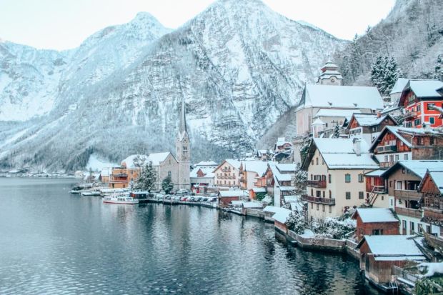 Desa ini Kebanjiran Turis Gegara Jadi Inspirasi Arendelle dalam Film Frozen