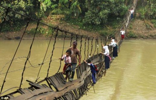 Jembatan putus di Banten mendunia