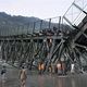 India, jembatan runtuh 6 orang tewas