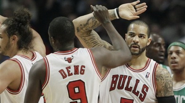 Bulls tumpas Celtics, Deng jadi bintang