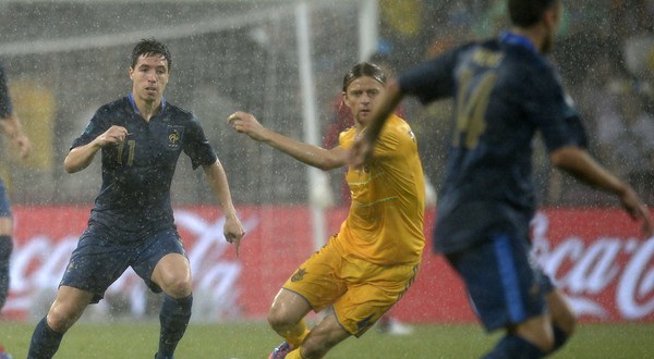 Badai hentikan pertandingan Ukraina-Prancis