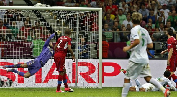Sundulan Ronaldo antar Portugal ke semifinal