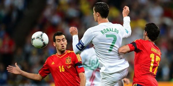 Saling serang, Spanyol versus Portugal berimbang