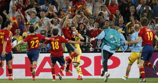 Menangi adu penalti, Spanyol tunggu lawan di final