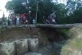 Jembatan Rambing putus, sekolah terendam air