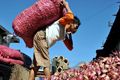 Jelang Ramadan, harga bawang merah justru turun