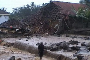 Banjir Bandang terjang Kota Padang