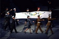 Bendera resmi Olimpiade tiba di Brasil