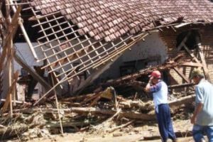 Puting beliung di Bogor & Lebak, 631 rumah rusak