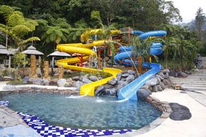Liburan, masyarakat Makassar serbu water park