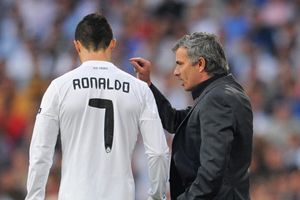 PSG incar Cristiano Ronaldo & Mourinho