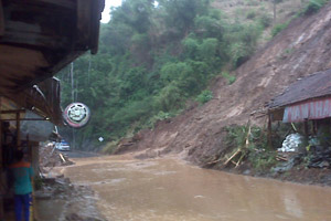 Jalan Soreang-Ciwidey kembali tertutup longsor