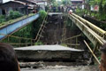 Jembatan putus, 4 desa di Sedati terisolasi
