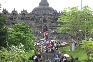 Puluhan ribu turis, padati Candi Borobudur