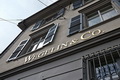 Bantu gelapkan pajak, bank tertua di Swiss tutup