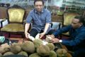 Marzuki Alie pesta durian di DPR