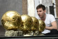 Messi pamer trofi Ballon dOr