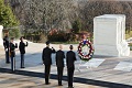 Sebelum bacakan sumpah, Obama singgah ke taman makam pahlawan
