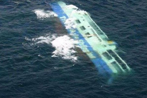 Kapal pecah, 1 orang tewas, 17 tenggelam