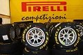 April, Pirelli tanda tangan kontrak