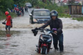 Banjir, jalur trans Sulawesi nyaris putus