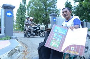 Cacat, Simon keliling Indonesia dengan kursi roda & Rp7 ribu