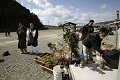 Seuntai doa memperingati 2 tahun tsunami Jepang