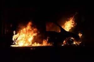 Mobil bergambar Putra Bupati Sinjai dibakar