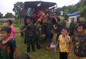 Akibat bentrok, ratusan warga di evakuasi ke Timika