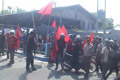 Upah dibawah UMK, ratusan buruh demo tutup pabrik