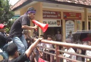 Demo Mahasiswa NTT di Mapolres Jombang nyaris ricuh